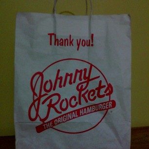 No! Thank you! Had a great time at @johnnyrocketsph earlier. Great seeing fellow @mommybloggersphilippines #jrsummershake @johnnyrockets01