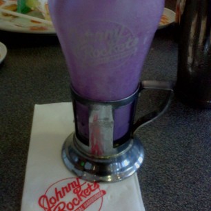 Interesting fact: the excess shake is also served when you order any of the shakes at johnny rockets. Tried their halo halo shake. Verdict: yummy! #jrsummershake