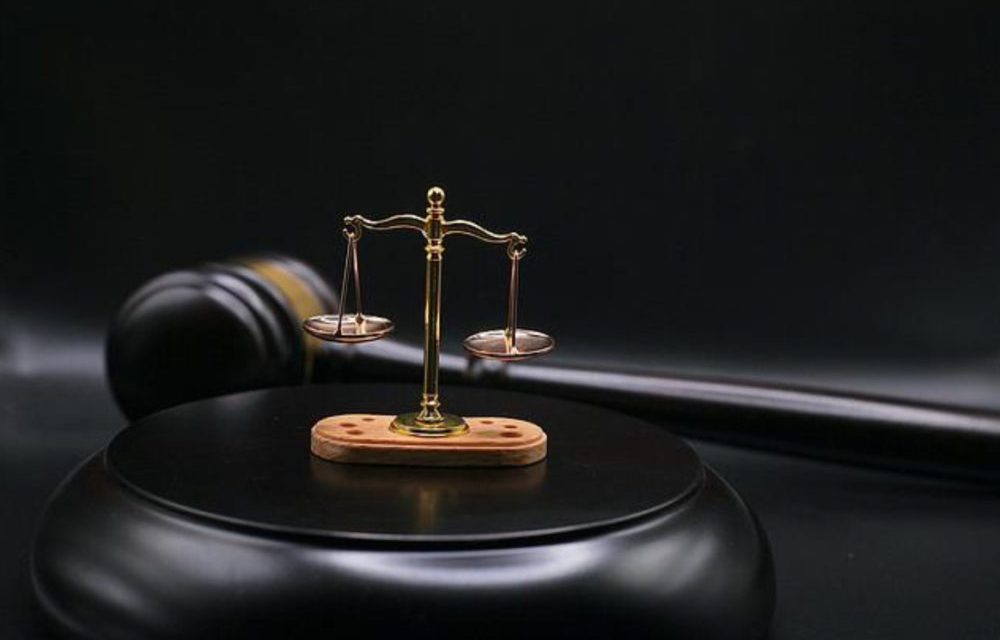 7 Tips For Finding The Right Personal Lawyer