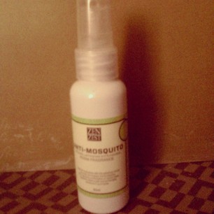 Love this @ilovezenzest spray. Big fan of the lemongrass scent. 2 sprays in the morning and evening and the home smells nice.