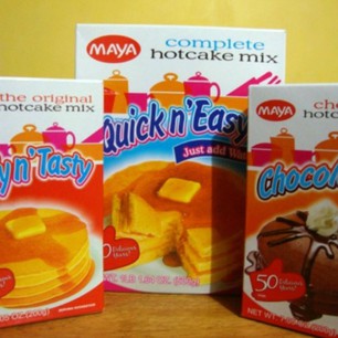 Hotcakes this morning from @mayahotcakemix. Hmmmm... Regular or chocolate?