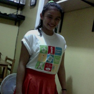 @lookitskians rockin' her @johnnyrocketsph shirt. @johnnyrockets01