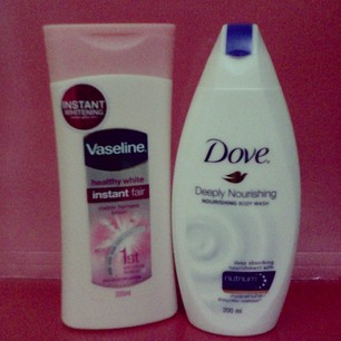 They're here from @sampleroomph ! @vaselineph instant fair lotion & @doveph body wash