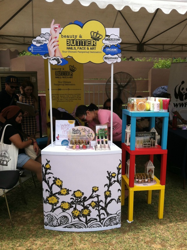 banana peel slippers summer city event beauty and butter nail polish lifestyle mommy blogger www.artofbeingamom.com 02