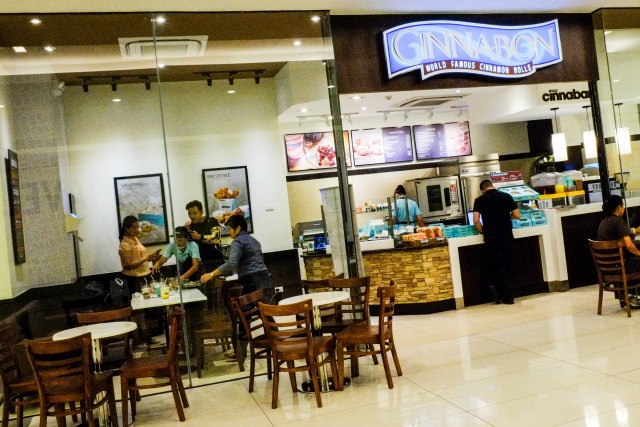 cinnabon cinnamon rolls estancia capital commons lifestyle mommy blogger www.artofbeingamom.com 07