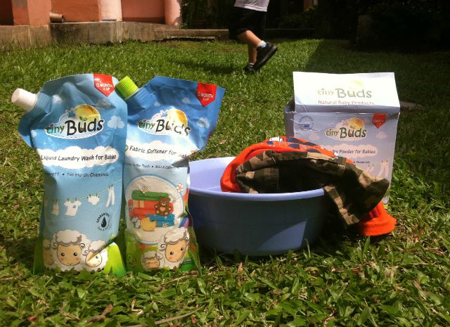 tiny buds natural baby laundry wash soap fabric softener lifestyle mommy blogger www.artofbeingamom.com02